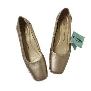 Fanfares gold pumps / wedge
